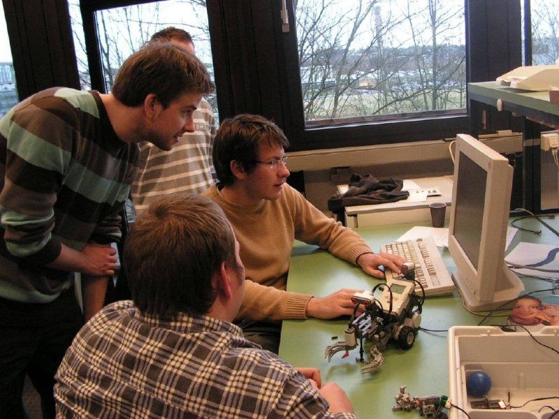 Students at work in the MATLAB meets LEGO Mindstorms lab